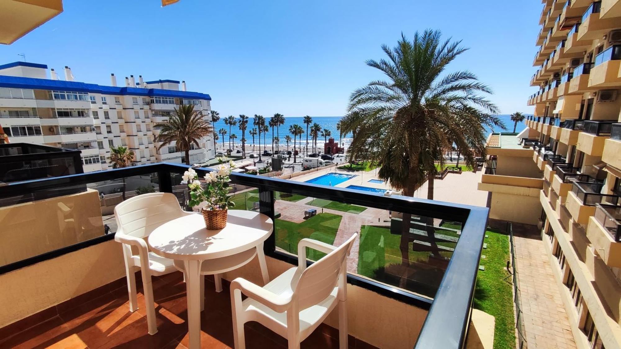 Aloha Playa Apartment With Ocean Views And Pools بينالماذينا المظهر الخارجي الصورة