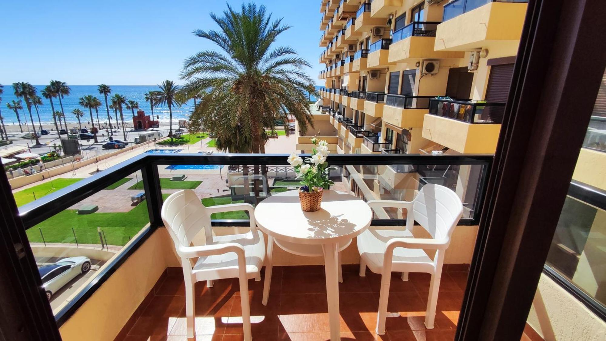 Aloha Playa Apartment With Ocean Views And Pools بينالماذينا المظهر الخارجي الصورة
