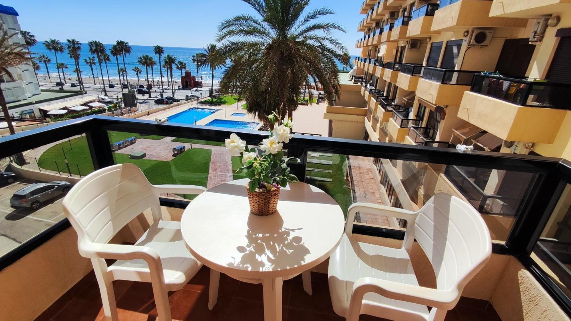 Aloha Playa Apartment With Ocean Views And Pools بينالماذينا المظهر الخارجي الصورة